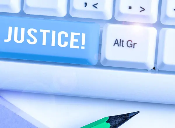 Γράμμα που δείχνει Δικαιοσύνη. Επαγγελματική φωτογραφία που δείχνει αμερόληπτη προσαρμογή αντικρουόμενων αξιώσεων ή αναθέσεων. — Φωτογραφία Αρχείου