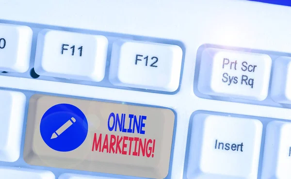 Texto de caligrafia Marketing Online. Conceito que significa alavancar canais baseados na web espalhados sobre a marca da empresa . — Fotografia de Stock