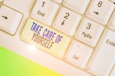 Kendinize Dikkat Edin'i gösteren metin işareti. Kavramsal fotoğraf bir araya veya konuşma biten kibar bir şekilde.