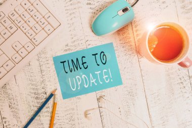 Kelime yazma zamanı güncelleme zamanı. Bunun için iş konsepti daha modern yeni teknolojik cihazlar yapmak için doğru zamandır. Renkli hatırlatma kağıtları ofisi klavye faresini sağlar..