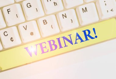 Webinar 'ı gösteren bir not yazıyorum. İş fotoğraflama semineri veya İnternet 'te yer alan diğer sunum türleri.