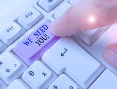 El yazısı metni Sana İhtiyacımız Var. Kavram anlamı, belirli bir iş veya hedef için birlikte çalışmasını istemek.