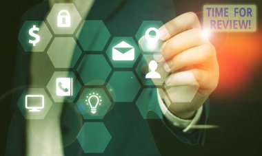 İnceleme Zamanı'nı gösteren metin işareti. Değişimi teşvik etme niyeti olan bir şeyin kavramsal fotoğraf biçimsel değerlendirmesi.