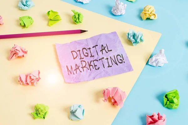Writing note showing Digital Marketing. Business photo showcasing market products or services using technologies on Internet Colored crumpled papers empty reminder blue yellow clothespin. — 图库照片