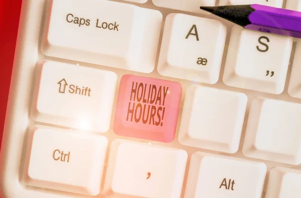 Sana kirjoittaa tekstiä Holiday Hours. Liiketoimintakonsepti ylitöistä työntekijöille joustavien työaikojen puitteissa . — kuvapankkivalokuva