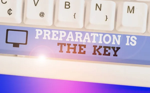 Manuscrito texto Preparação é a chave. Conceito significa que reduz erros e encurta as atividades . — Fotografia de Stock