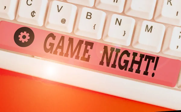 Textový znak zobrazující noční hru. Konceptuální fotografie obvykle volané na dospělých kalendářních datech jako poker s přáteli. — Stock fotografie