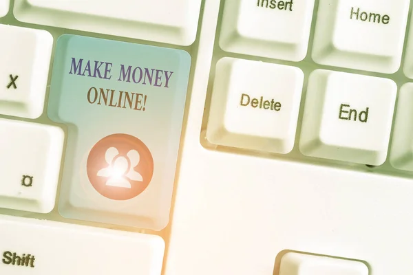 Escrevendo nota mostrando Make Money Online. Foto de negócios mostrando fazendo lucro usando a internet como freelancer ou marketing . — Fotografia de Stock