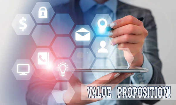 Fogalmi kézzel írásban mutatja Value Proposition. Üzleti fotó szöveges innovációs szolgáltatás célja, hogy a termék vonzóvá. — Stock Fotó