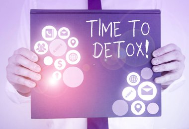 Zaman Detoks gösteren kavramsal el yazısı. Vücudunuzu toksinlerden arındırdığınızda veya ilaç tüketmeyi bıraktığınızda iş fotoğrafı.