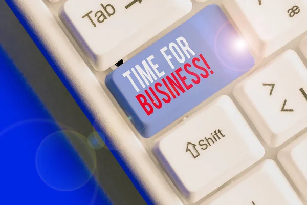 Time For Business'ı gösteren not yazma. Müşteriye vaat edilen süre içinde işlemleri yerine getirmek gösteren iş fotoğrafı. — Stok fotoğraf