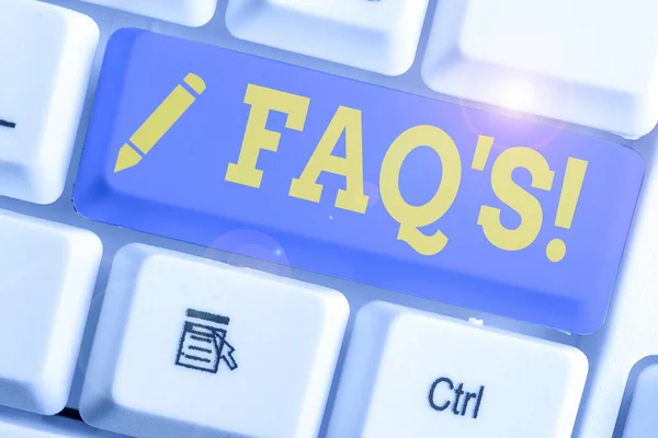 Handstil text handstil FAQ S. begrepp menande lista av ifrågasätter och svar som förbinder till bestämt, betvingar. — Stockfoto