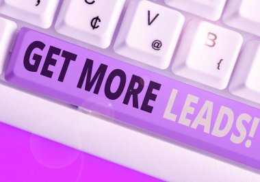 Daha Fazla Müşteri Al'ı gösteren metin işareti. Kavramsal fotoğraf başlatma tüketici ilgi veya soruşturma ürün veya hizmetleri.