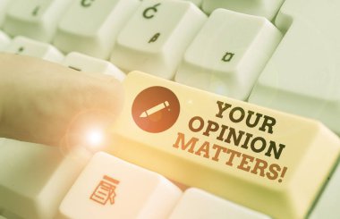 El yazısı metin Your Opinion Matters. Kavram anlamı sadece söylenmiş bir şey ile aynı fikirde olmadığını göstermek.