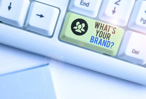 Handgeschreven tekst wat is uw merk vraag. Concept wat betekent vragen over product logo of wat u communiceert. — Stockfoto