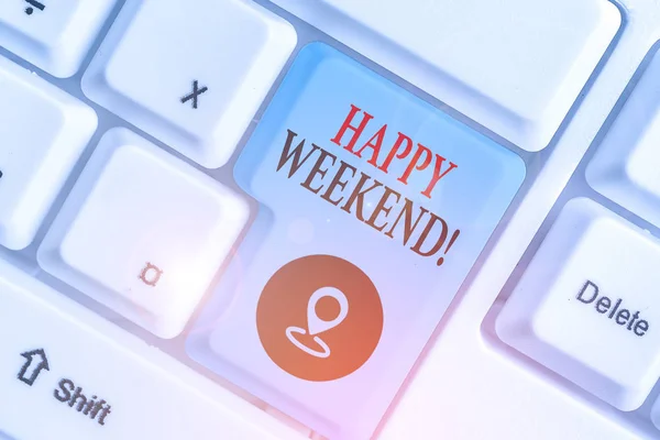 Schrijven notitie toont Happy weekend. Zakelijke foto presenteert iets aardig is gebeurd of ze voelen zich tevreden met het leven. — Stockfoto