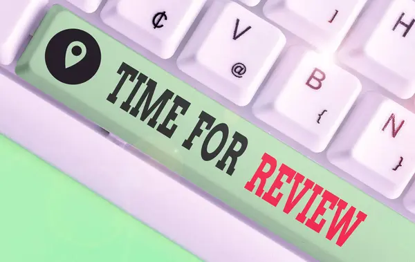 Manuscrito de texto escrevendo Time For Review. Conceito que significa revisão de um sistema ou situação em seu exame formal . — Fotografia de Stock