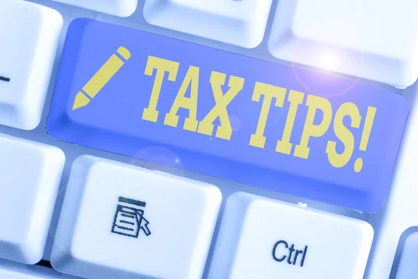 Handgeschreven tekst schrijven belasting tips. Begrip betekent verplichte bijdrage aan staats ontvangsten die door de overheid worden geheven. — Stockfoto