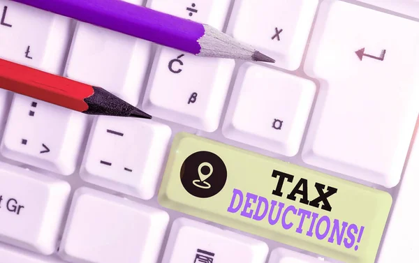 Escritura a mano de texto Deducciones fiscales. Concepto que significa reducción de ingresos que es capaz de ser gravado con los gastos . — Foto de Stock