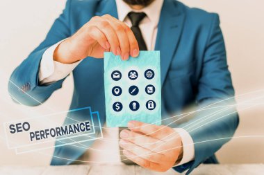 Sözcük yazısı Seo Perforanalizi. Web sitesine trafiğin miktarını ve kalitesini artırma konsepti.