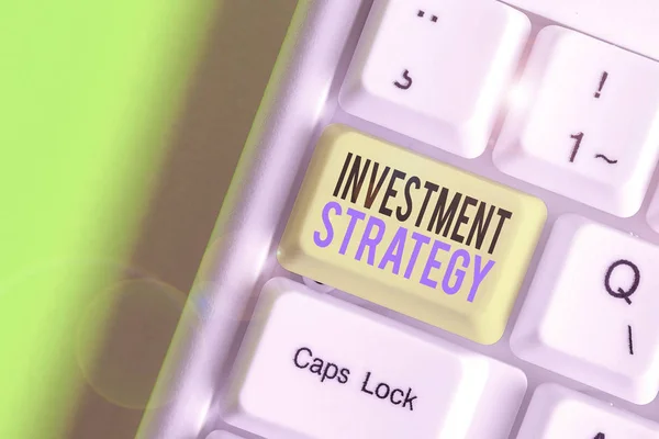 Note d'écriture montrant la stratégie d'investissement. Photo d'affaires montrant le plan systématique d'allocation des actifs investissables . — Photo