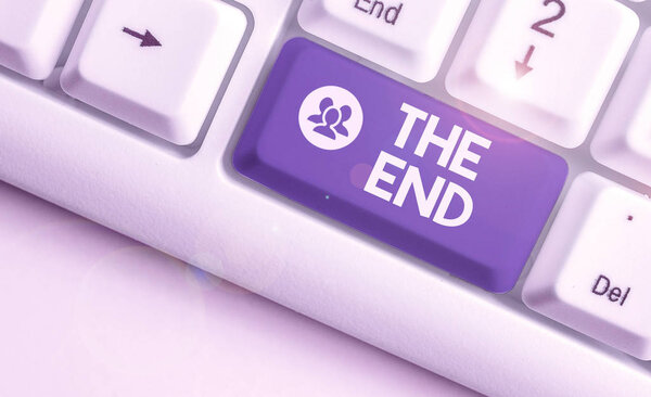 Текстовый знак "Конец". Концептуальное фото Заключительная часть акта игровых отношений Событие фильма Закончить Заключение
.