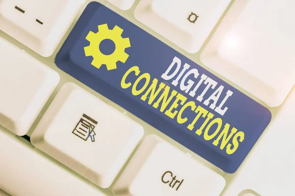 Nota de escritura que muestra conexiones digitales. Foto de negocios mostrando la forma en línea de explorar y construir relaciones . — Foto de Stock