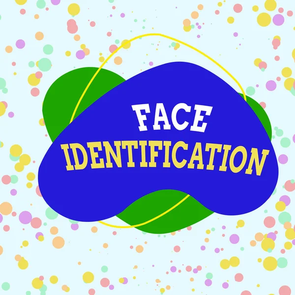 テキストを書く顔の識別。デモに基づくパターン分析のビジネスコンセプトは顔の輪郭非対称不均一な形状パターンオブジェクトアウトライン多色デシ — ストック写真