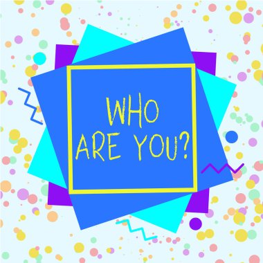 Kelime yazma metni Kim Sorguluyorsun? Birisinin kimliği hakkında soru sormak ya da bilgi göstermek için iş konsepti Asimetrik düzensiz biçim şekli nesne ana hatları çok renkli tasarım.