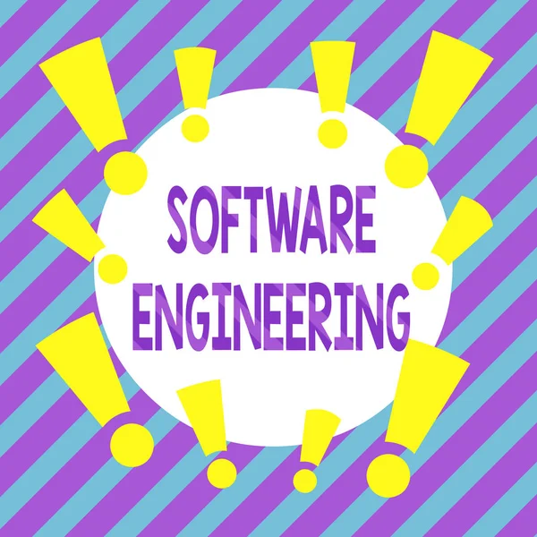 Handskrift text Software Engineering. Begreppet mening gäller ingenjörskonst för utveckling av programvara Asymmetriskt ojämnt format mönster objekt skissera flerfärgad design. — Stockfoto