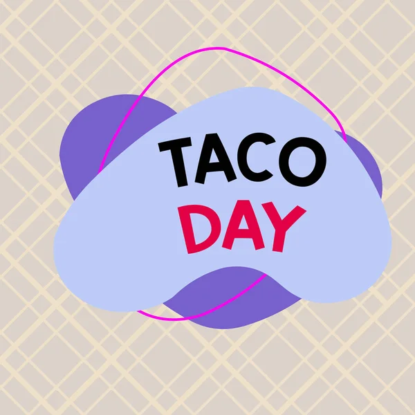 Un biglietto che mostra Taco Day. Business photo in mostra giorno festivo che promuove al consumo di tacos negli Stati Uniti Modello asimmetrico modello oggetto contorno design multicolore . — Foto Stock