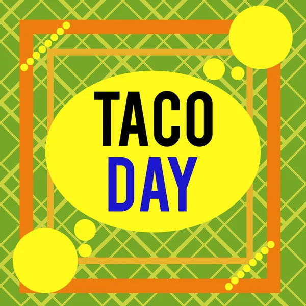 Слова для написання тексту Taco Day. Бізнес-концепція для святкового дня, яка сприяє споживанню тако в нас Асиметрична нерівномірна форма об'єкту шаблону багатокольоровий дизайн. — стокове фото