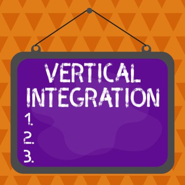 Dikey Bütünleşmeyi gösteren metin işareti. Farklı üretim aşamalarında şirketlerin kavramsal fotoğraf birleşmesi asimetrik düzensiz biçim şekli nesne ana hatları çok renkli tasarım.