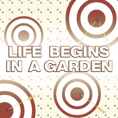 Hayat Bahçede Başlıyor 'u gösteren bir not yazıyorum. Tarım Bitkilerinin bahçıvanlık için büyüyen fotoğraf gösterimi Arrow ve yuvarlak hedefli asimetrik şekil çok renkli tasarım.