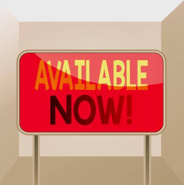 Kavramsal el yazısı şu an müsait olduğunu gösteriyor. İş fotoğrafı gösteriminde şu anda elde edilebilir ya da kullanılabilir halde bulabilirsiniz. Metalik boş panel tahtası renkli arkaplana iliştirilmiş.