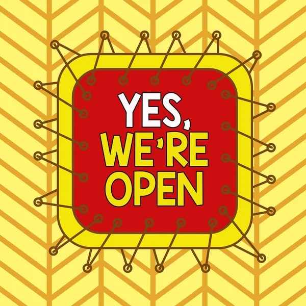 Scrivere una nota che mostra Yes We Re Open. Business photo vetrina rispondendo sul cliente che negozio è disponibile in questo momento asimmetrico disegno a forma di modello irregolare oggetto multicolore . — Foto Stock