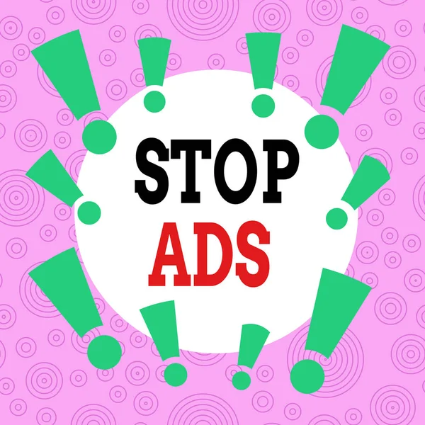 Kézírásos szövegírás Stop Ads. Koncepció jelentése program, amely eltávolítja a különböző típusú reklám Web aszimmetrikus egyenetlen alakú formátum minta objektum körvonalazódik többszínű design. — Stock Fotó