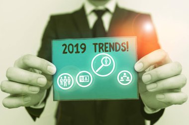2019 Trendlerini gösteren kavramsal el yazısı. Bir şeyin geliştiği veya değiştiği genel yönü gösteren iş fotoğrafı.