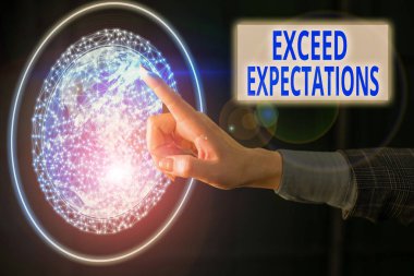 Exceed Expectations 'ı gösteren metin işareti. Bu görüntünün kabul edilebilir performans elementlerini aşan kavramsal fotoğraf Nasa tarafından desteklenmektedir..