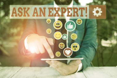 Bir Uzmansa Sor'u gösteren kavramsal el yazısı. Okuduğunuz iş fotoğrafı, yönergeleri anlayıp kabul eden onay.