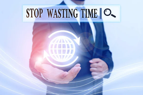 Почерк написания текста Stop Wasting Time. Концепция подразумевает консультирование демонстрации или групповое планирование и разумное использование . — стоковое фото