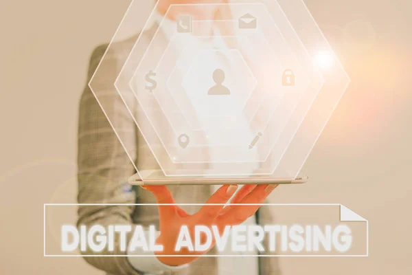 Εννοιολογική γραφή στο χέρι που δείχνει Ψηφιακή Διαφήμιση. Επαγγελματική φωτογραφία προβολής μάρκετινγκ προϊόντων ή υπηρεσιών που χρησιμοποιούν το διαδίκτυο. — Φωτογραφία Αρχείου