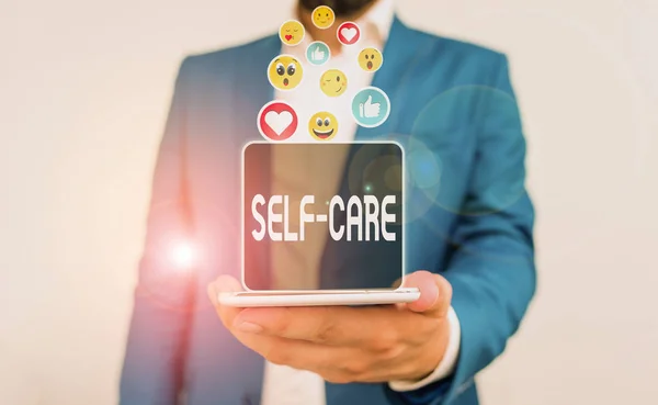 Ecriture conceptuelle montrant Self Care. Business photo texte pratique de prendre des mesures pour préserver ou améliorer sa propre santé . — Photo