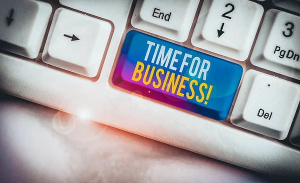 Parola di scrittura del testo Time For Business. Business concept per realizzare transazioni entro il periodo promesso al cliente Tastiera bianca per pc con carta a note vuote sopra lo spazio di copia del tasto di sfondo bianco . — Foto Stock