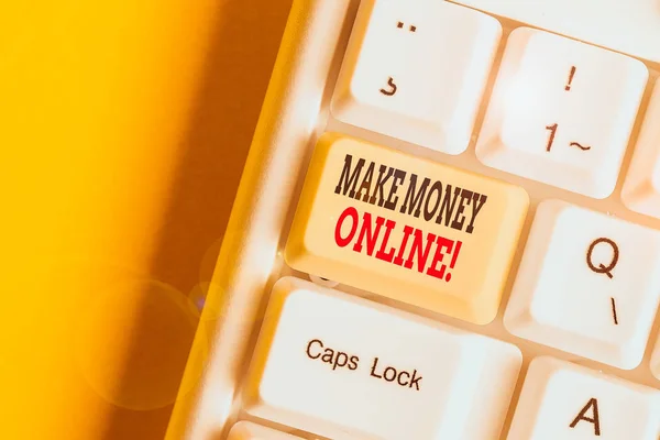 "Make Money Online" ı gösteren kavramsal el yazısı. İş fotoğraflarının sergilenmesi, beyaz arkaplanının üzerinde not kağıtları olan, serbest çalışmak veya pazarlamak gibi internet kullanımıyla kar elde ediyor.. — Stok fotoğraf