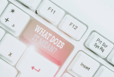 Ne anlama geldiğini gösteren bir not yazıyorum. Beyaz arkaplanının üzerinde nota kağıdı olan Beyaz PC klavye tanımlamasının bir anlamı var mı?