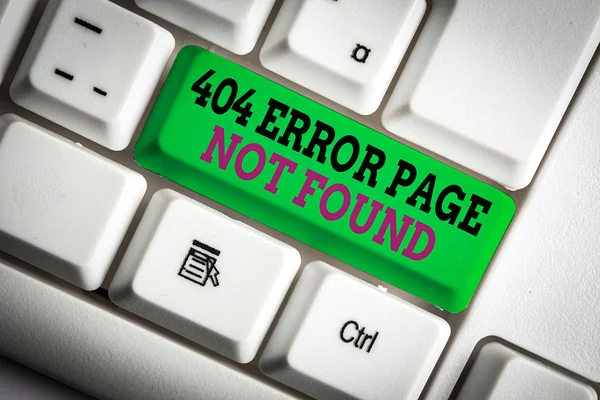 404 페이지의 필체 오류가 발견되지 않았다. 서버에 있는 웹 페이지가 제거되거나 화이트 PC 키보드 위에 흰색 배경 키 복사 공간 위에 빈 노트 종이가 있다는 개념. — 스톡 사진