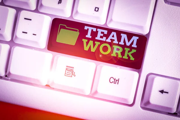 Word tekst intoetsen teamwerk. Businessconcept voor de gecombineerde werking van een groep samenwerking voor de samenwerking van de werkgroep. — Stockfoto