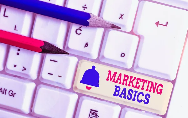 Word écriture texte Marketing Basics. Concept d'entreprise pour les activités d'une entreprise visant à promouvoir et à vendre des produits . — Photo