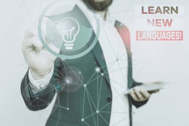 El yazısı yazısıyla Yeni Diller Öğrenin. Kavram demek, yabancı dilde iletişim kurma yeteneği geliştirmek demek. Erkek insan giyimi resmi iş elbisesi. Akıllı aygıt kullanılarak sunum yapılır..